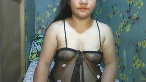 Snapshot of kiss_me_loves chatting on February 25, 12:25 am kiss_me_loves online show from February 25, 12:25 am