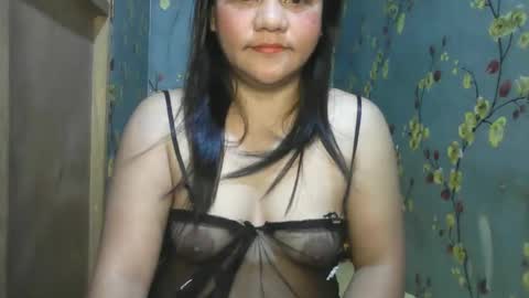 Snapshot of kiss_me_loves chatting on February 6, 11:15 pm kiss_me_loves online show from February 6, 11:15 pm