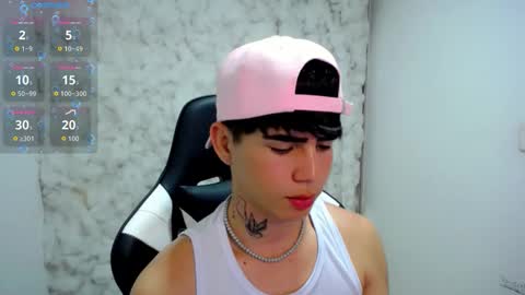 kiss_whitee online show from November 15, 2:57 am