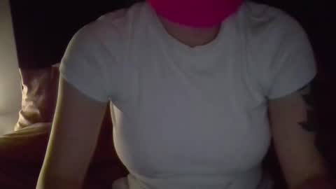 kissandtell1357 online show from November 14, 4:58 am