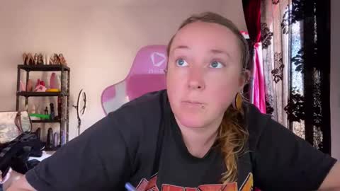 kissica online show from February 25, 2:31 pm