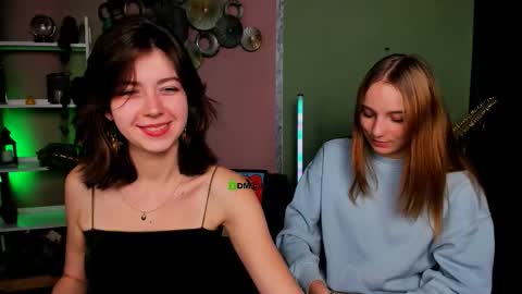 kitniss online show from November 4, 1:23 pm