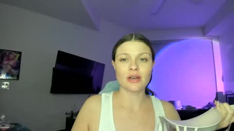 Serina Chan online show from January 11, 9:26 am