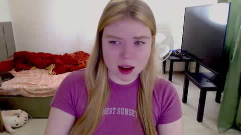 Jennyblonde and Emmabrunette online show from February 21, 12:52 pm