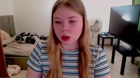 Jennyblonde and Emmabrunette online show from September 30, 12:37 pm