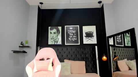 Snapshot of kitty_collins_ chatting on September 13, 9:45 am Kitty online show from September 13, 9:45 am