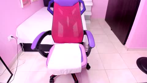 Snapshot of kitty_doll_squirt chatting on September 18, 12:09 pm kitty_doll_squirt online show from September 18, 12:09 pm