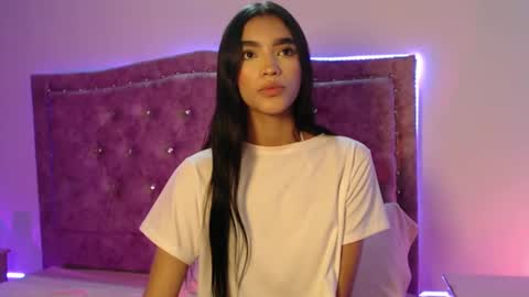 Snapshot of kitty_mia29 chatting on October 18, 7:34 am Kitty online show from October 18, 7:34 am