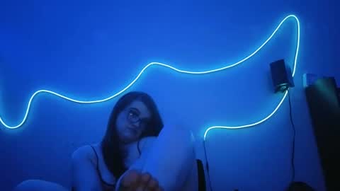 Snapshot of kittykat_1999 chatting on September 24, 9:16 am kittykat 1999 online show from September 24, 9:16 am