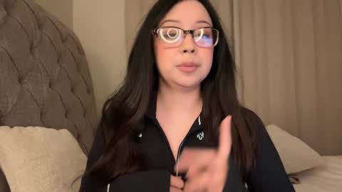 Snapshot of kittymia8 chatting on January 8, 11:10 am mia online show from January 8, 11:10 am