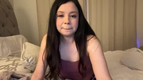 Snapshot of kittymia8 chatting on December 5, 6:04 am mia online show from December 5, 6:04 am