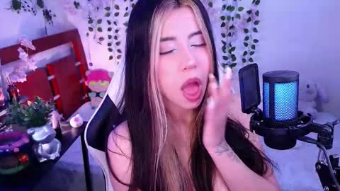 Kittyuwu  online show from March 7, 4:12 am