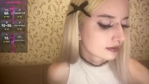 kittywithu online show from October 21, 5:27 pm