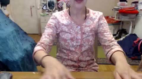 Snapshot of kiuminberry chatting on September 12, 9:55 am KiuminBerry online show from September 12, 9:55 am