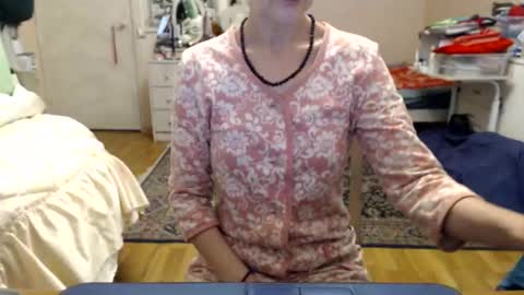 Snapshot of kiuminberry chatting on October 20, 10:42 am KiuminBerry online show from October 20, 10:42 am