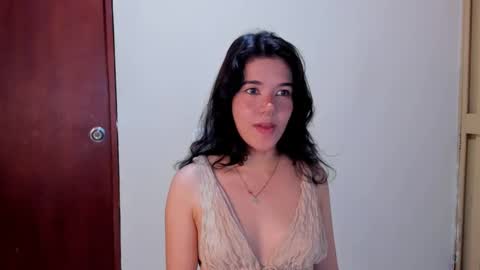 Snapshot of kiwi_mmm chatting on January 10, 11:08 pm kiwi_mmm online show from January 10, 11:08 pm