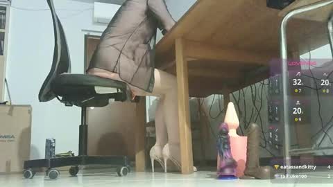 Snapshot of klaudiacd chatting on December 27, 6:14 am Klaudia online show from December 27, 6:14 am