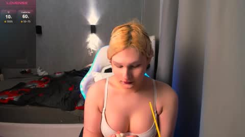 Snapshot of klin_miller chatting on October 24, 9:37 pm Klin online show from October 24, 9:37 pm