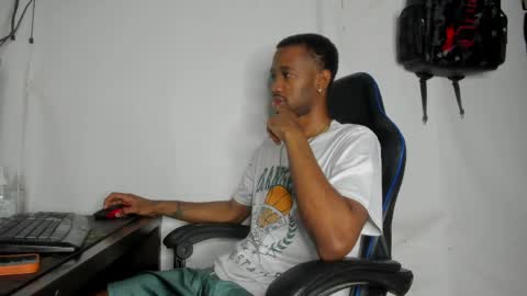 kofi online show from May 11, 9:01 pm