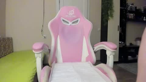 Laura online show from March 27, 4:52 pm