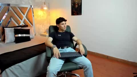 Snapshot of kraven_lust chatting on October 7, 3:57 am Kraven online show from October 7, 3:57 am