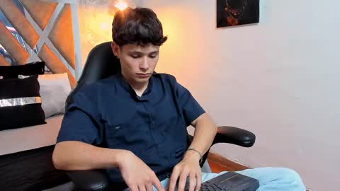 Snapshot of kraven_lust chatting on October 17, 3:21 am Kraven online show from October 17, 3:21 am