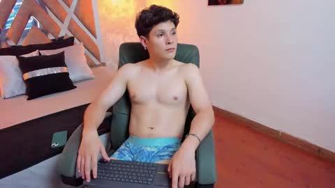 Snapshot of kraven_lust chatting on September 12, 4:47 am Kraven online show from September 12, 4:47 am