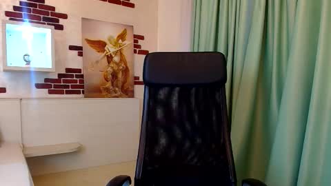 KrewVaughn online show from October 10, 4:29 am