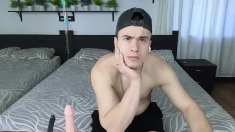 kris_braun online show from February 4, 3:21 am