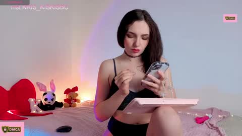 Snapshot of kris_kiskis chatting on March 10, 9:01 am Kris kiskis online show from March 10, 9:01 am