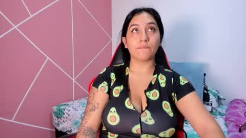 Snapshot of krissttal__ chatting on October 14, 10:18 am kristal online show from October 14, 10:18 am