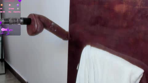 Snapshot of kristal_blond chatting on February 20, 10:05 am online show from February 20, 10:05 am