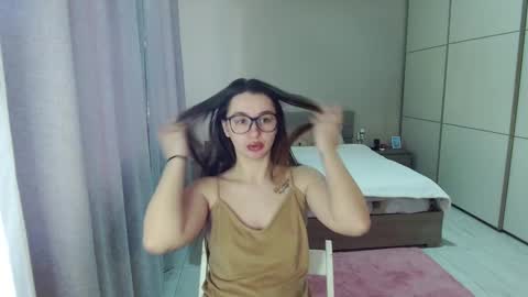 twitter    Annemarye 23 online show from March 10, 7:45 am