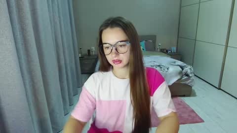 twitter    Annemarye 23 online show from October 18, 4:27 am