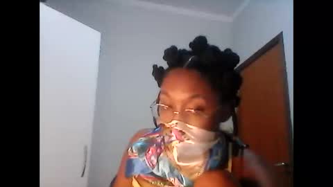 Snapshot of kristallvfs chatting on January 24, 2:49 am kristallvfs online show from January 24, 2:49 am