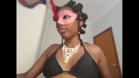 Snapshot of kristallvfs chatting on February 12, 6:19 pm kristallvfs online show from February 12, 6:19 pm