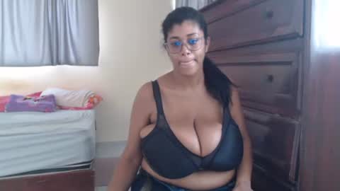 Snapshot of kristinamilan chatting on October 20, 12:43 pm KristinaMilan online show from October 20, 12:43 pm