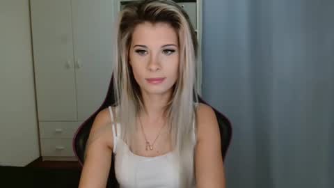 KristineAmore online show from December 21, 8:10 am