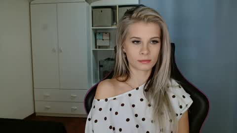 KristineAmore online show from March 27, 7:25 am