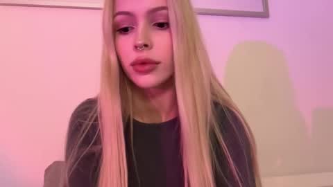 Snapshot of kristy_babe chatting on September 26, 8:50 pm Kristy and Alice online show from September 26, 8:50 pm