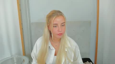 KristyFlowers online show from February 26, 9:44 am