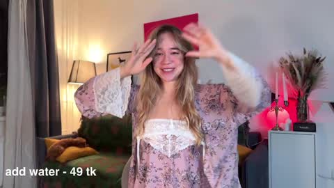 Snapshot of kristyspiritedaway chatting on December 11, 9:23 pm Kristy Nip slip shady Best model on CB online show from December 11, 9:23 pm