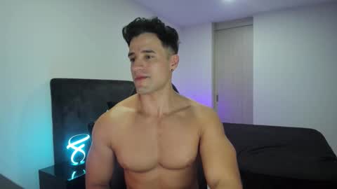 Snapshot of krops_ chatting on October 5, 6:44 am KROPS online show from October 5, 6:44 am