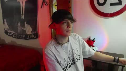 Snapshot of krye_x chatting on September 23, 7:46 am Zack online show from September 23, 7:46 am