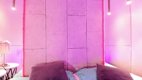 krystalswift_ online show from February 14, 3:31 am