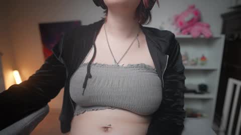 Snapshot of krystalsyxx chatting on February 22, 10:20 pm Krystal Syx online show from February 22, 10:20 pm