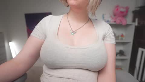 Snapshot of krystalsyxx chatting on September 22, 4:44 pm Krystal Syx online show from September 22, 4:44 pm