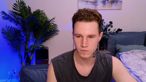 Snapshot of kyle_4u chatting on December 22, 5:22 am Kyle online show from December 22, 5:22 am