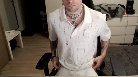 Snapshot of kyle_alternative chatting on January 18, 3:42 am Kyle online show from January 18, 3:42 am
