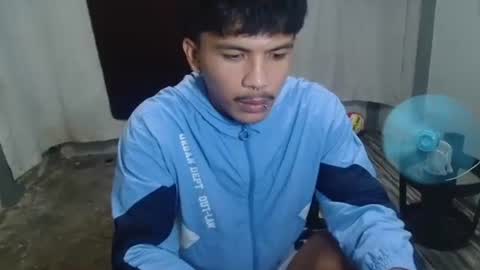 kyle_lourence online show from May 6, 12:11 pm